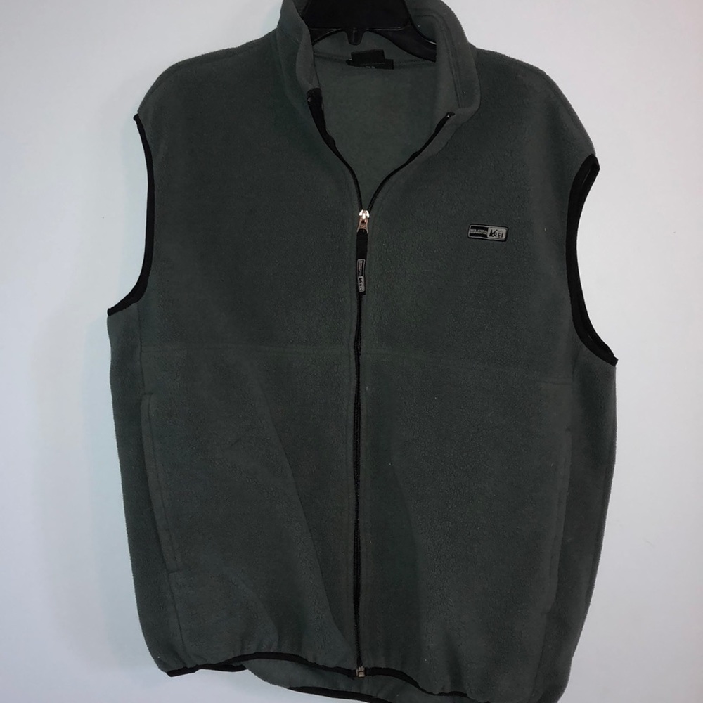 REI men’s vest